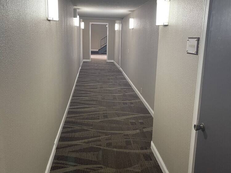 酒店 Baymont By Wyndham Bellevue / Omaha