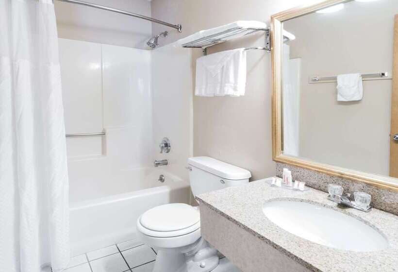 Отель Baymont By Wyndham Branford/new Haven