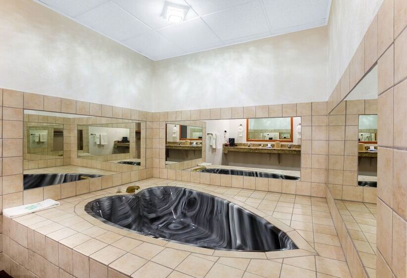 فندق Baymont By Wyndham El Dorado