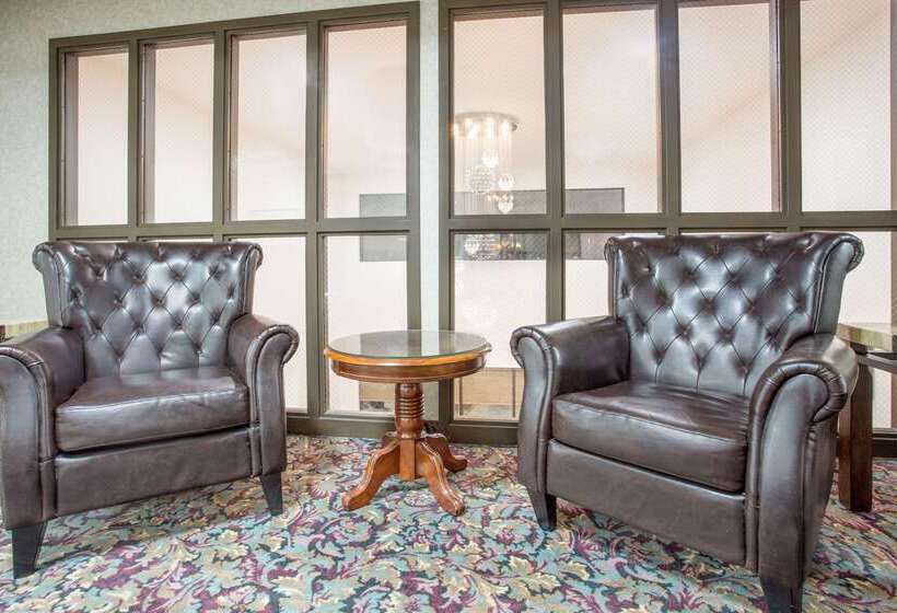 Отель Baymont By Wyndham Green Bay