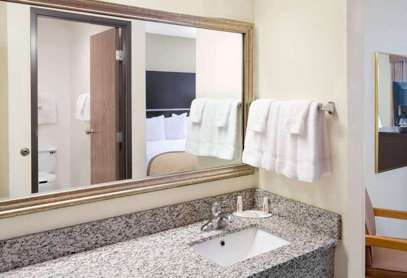 호텔 Baymont By Wyndham Green Bay