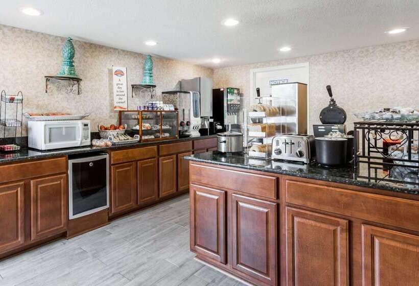 בית מלון כפרי Baymont By Wyndham Greensboro/coliseum