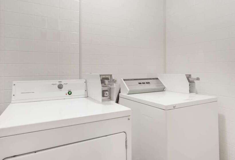 هتل Baymont By Wyndham Greensboro/coliseum