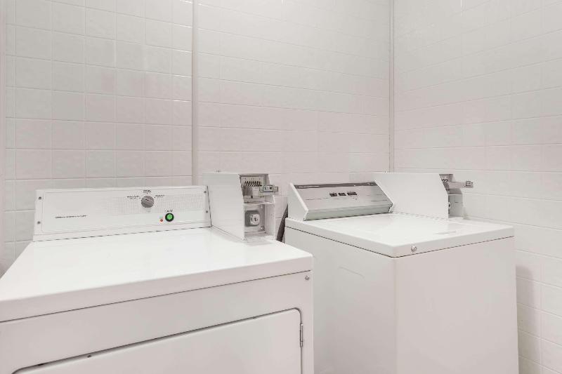 בית מלון כפרי Baymont By Wyndham Greensboro/coliseum