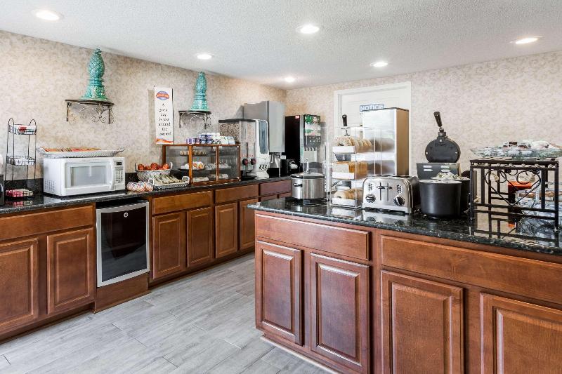 בית מלון כפרי Baymont By Wyndham Greensboro/coliseum