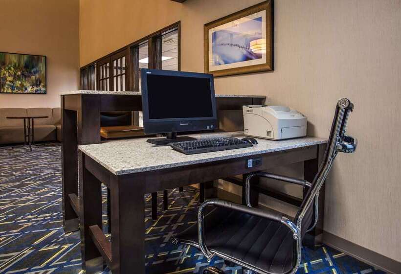 ホテル Baymont By Wyndham Madison West/middleton Wi West