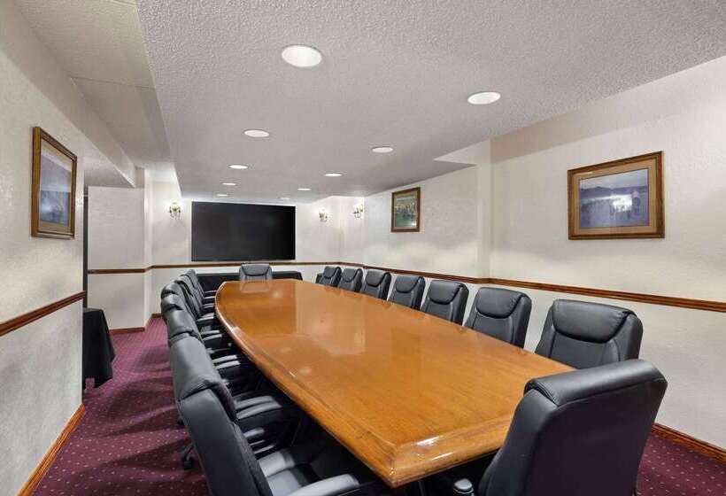 בית מלון כפרי Baymont By Wyndham Shakopee