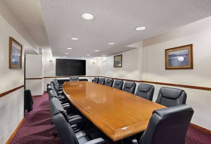 בית מלון כפרי Baymont By Wyndham Shakopee