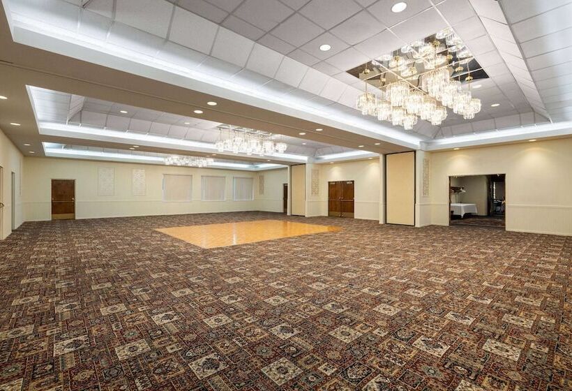 בית מלון כפרי Baymont By Wyndham Shakopee