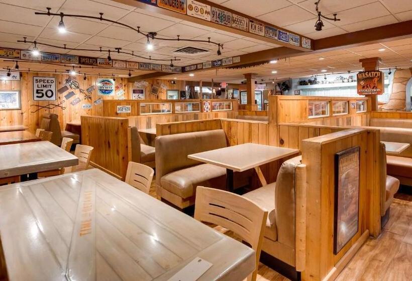 هتل Best Western East Zion Thunderbird Lodge