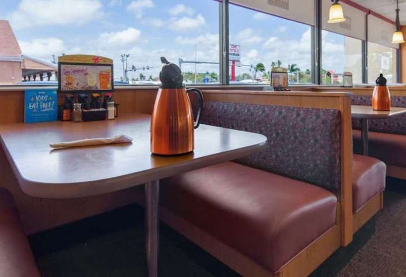 בית מלון כפרי Best Western Fort Myers Waterfront