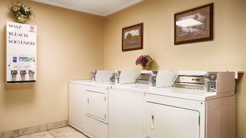 Отель Best Western Pineywoods Inn