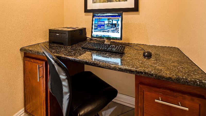 Отель Best Western Pineywoods Inn