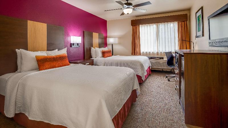 Отель Best Western Pineywoods Inn