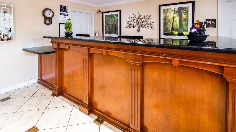 ホテル Best Western Pineywoods Inn