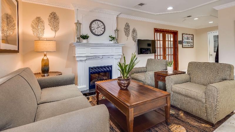 Отель Best Western Pineywoods Inn