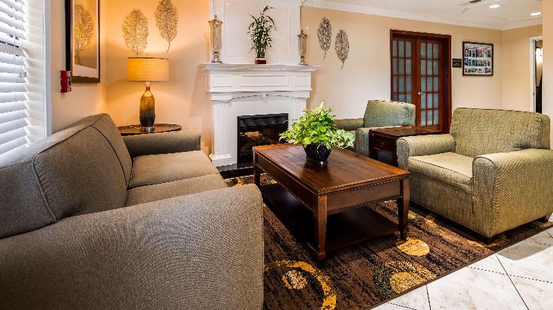 Отель Best Western Pineywoods Inn