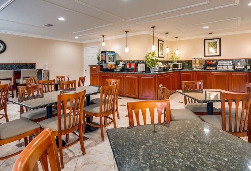 ホテル Best Western Pineywoods Inn