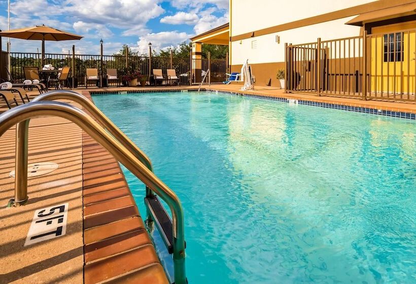 ホテル Best Western Pineywoods Inn