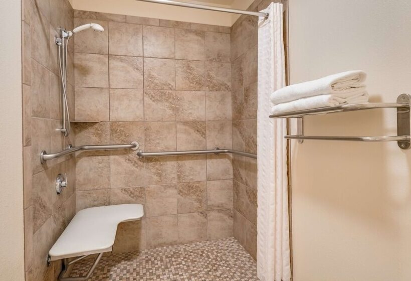 Отель Best Western Pineywoods Inn