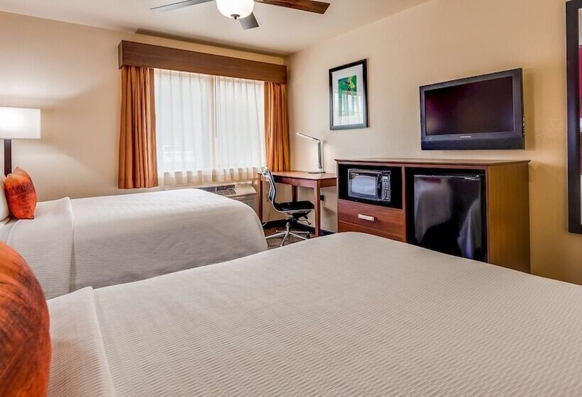 Отель Best Western Pineywoods Inn