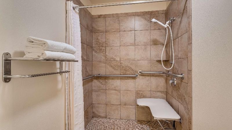 Отель Best Western Pineywoods Inn