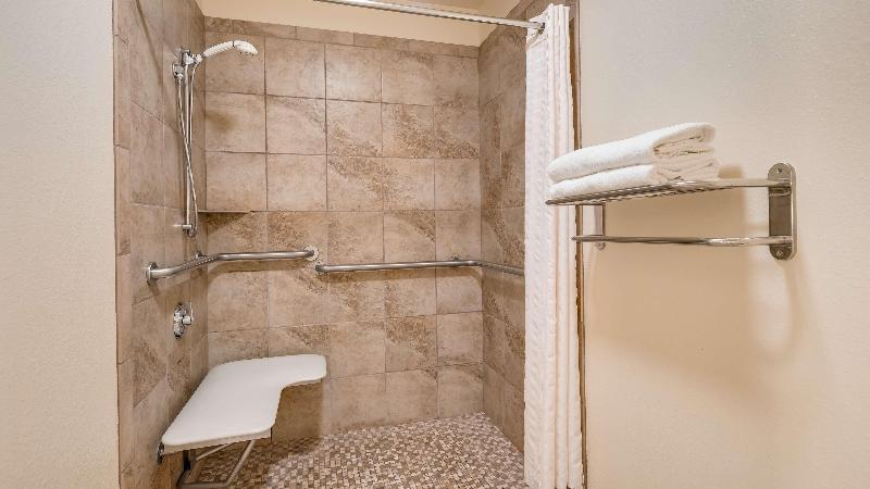 Отель Best Western Pineywoods Inn