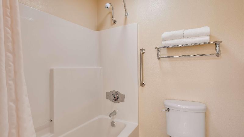 Отель Best Western Pineywoods Inn