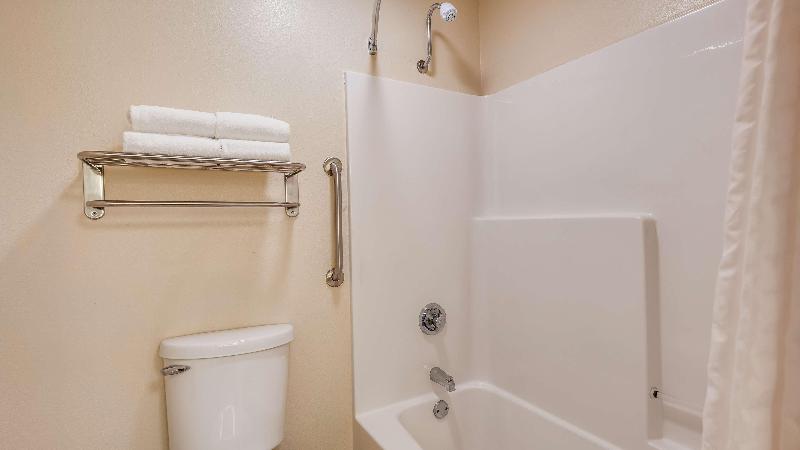 Отель Best Western Pineywoods Inn