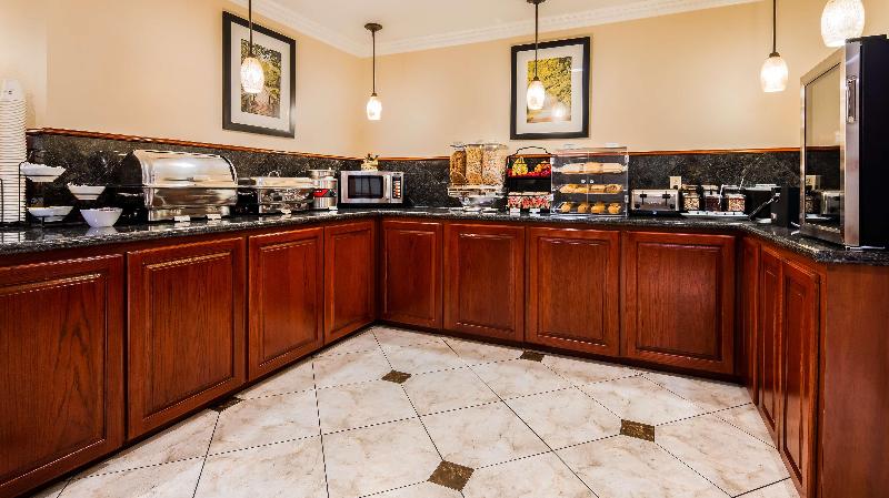 ホテル Best Western Pineywoods Inn