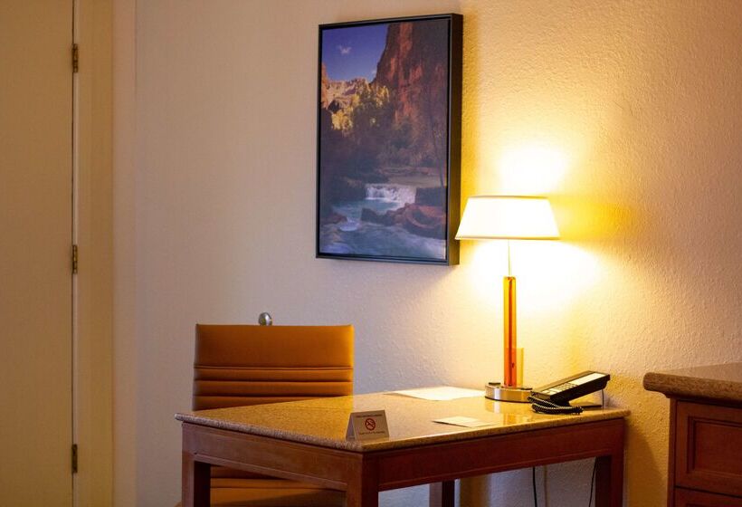 فندق Best Western Plus A Wayfarer S Inn & Suites