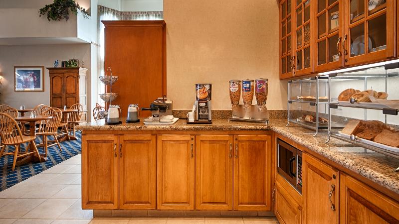 فندق Best Western Plus A Wayfarer S Inn & Suites