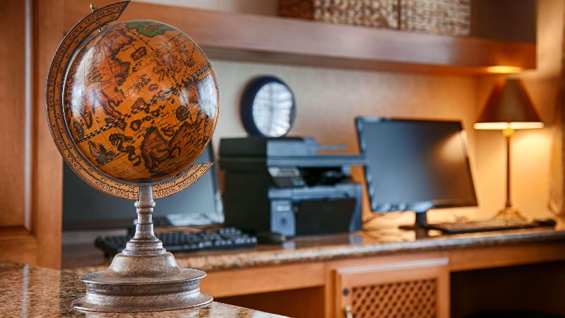 فندق Best Western Plus A Wayfarer S Inn & Suites