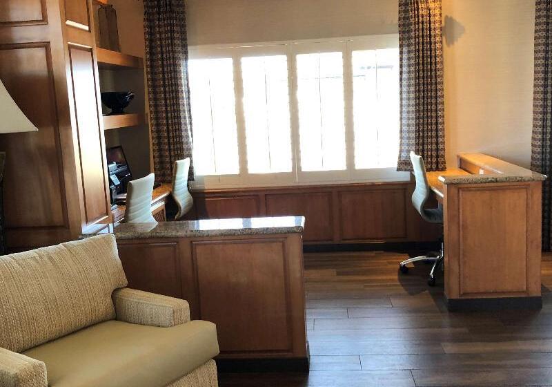 فندق Best Western Plus A Wayfarer S Inn & Suites