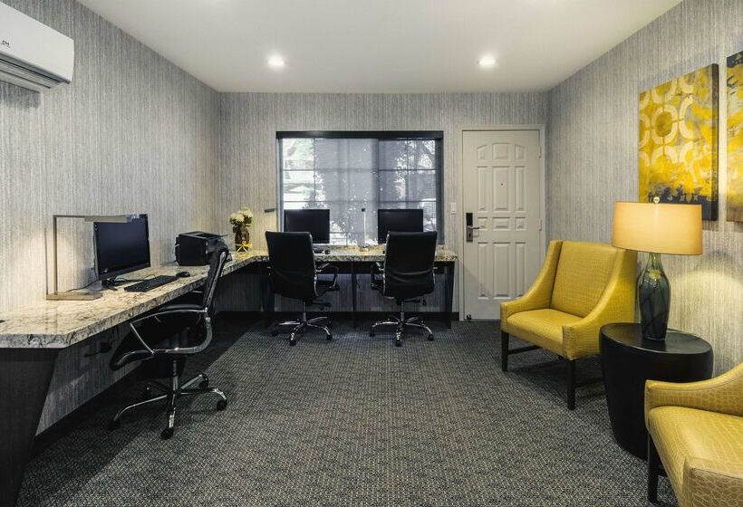 호텔 Best Western Plus Carriage Inn