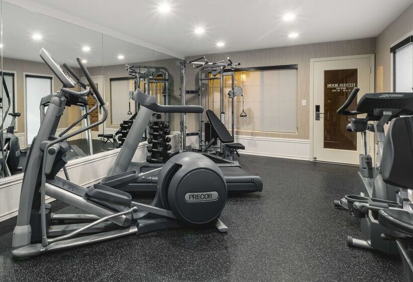 호텔 Best Western Plus Carriage Inn