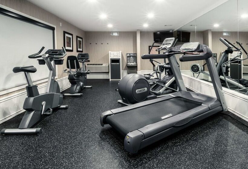 호텔 Best Western Plus Carriage Inn