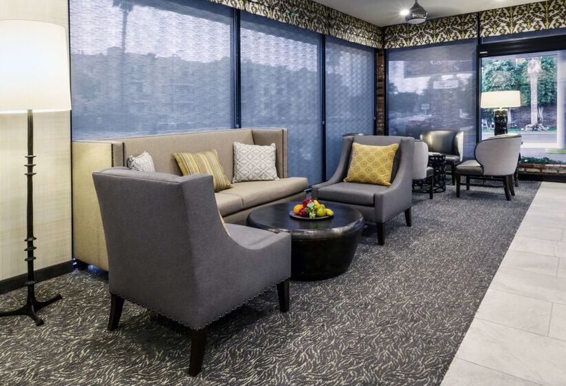 호텔 Best Western Plus Carriage Inn