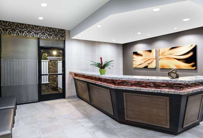 호텔 Best Western Plus Carriage Inn