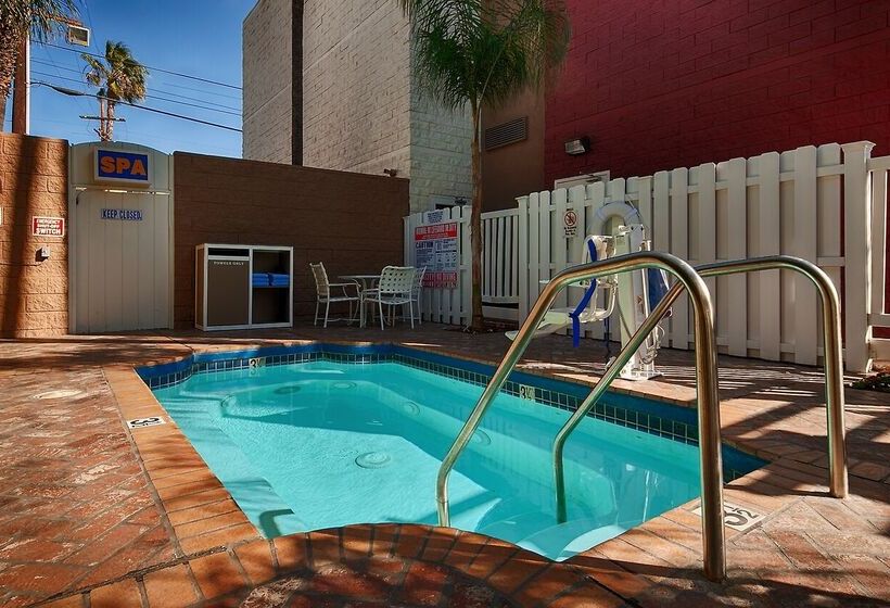 호텔 Best Western Plus Carriage Inn