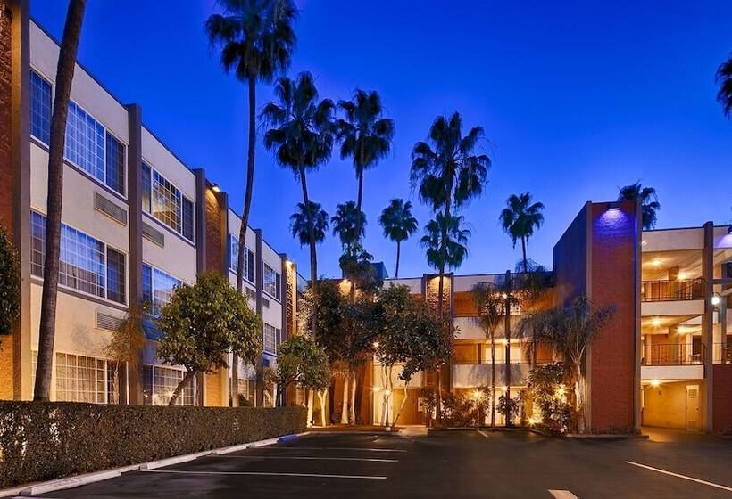 호텔 Best Western Plus Carriage Inn