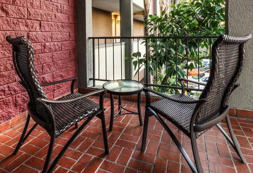 호텔 Best Western Plus Carriage Inn