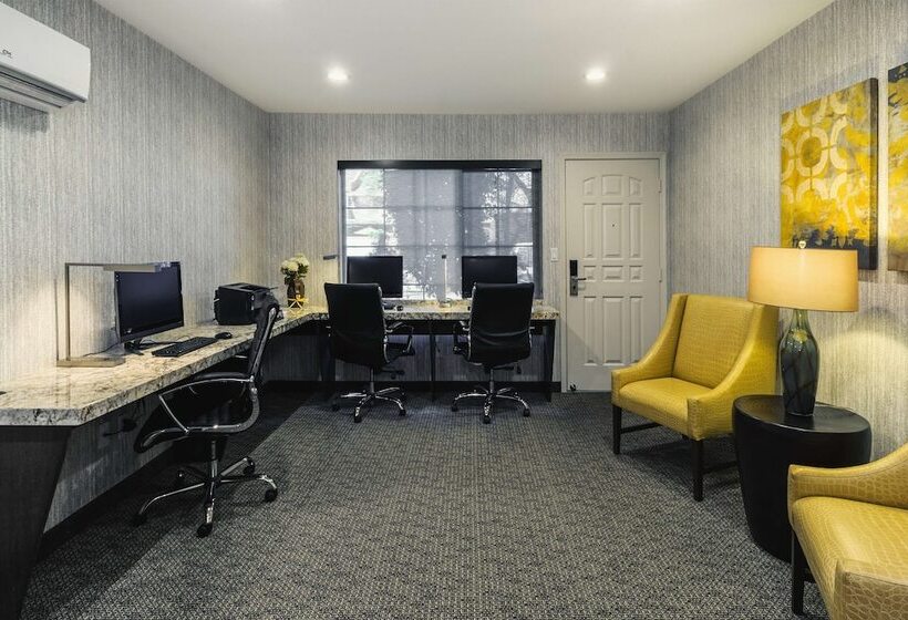 호텔 Best Western Plus Carriage Inn