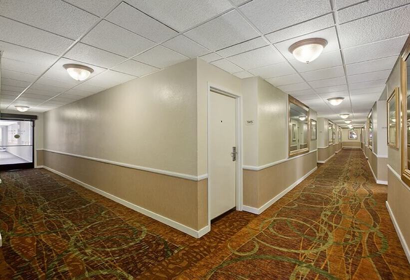 호텔 Best Western Plus Carriage Inn