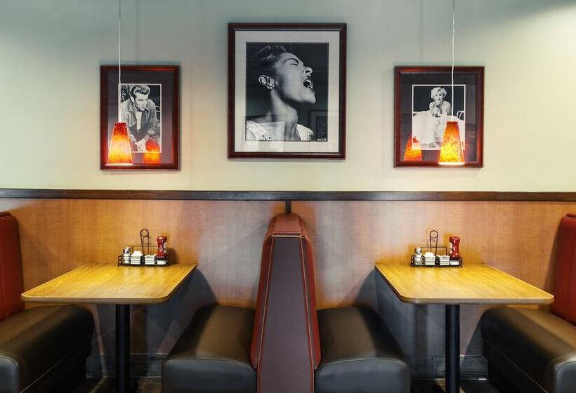 호텔 Best Western Plus Carriage Inn