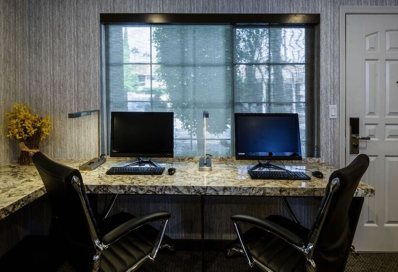 호텔 Best Western Plus Carriage Inn