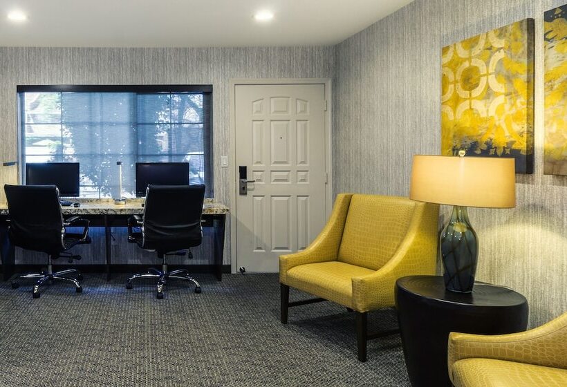 호텔 Best Western Plus Carriage Inn