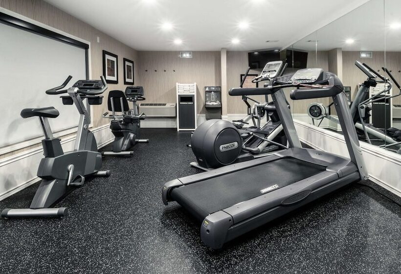 호텔 Best Western Plus Carriage Inn