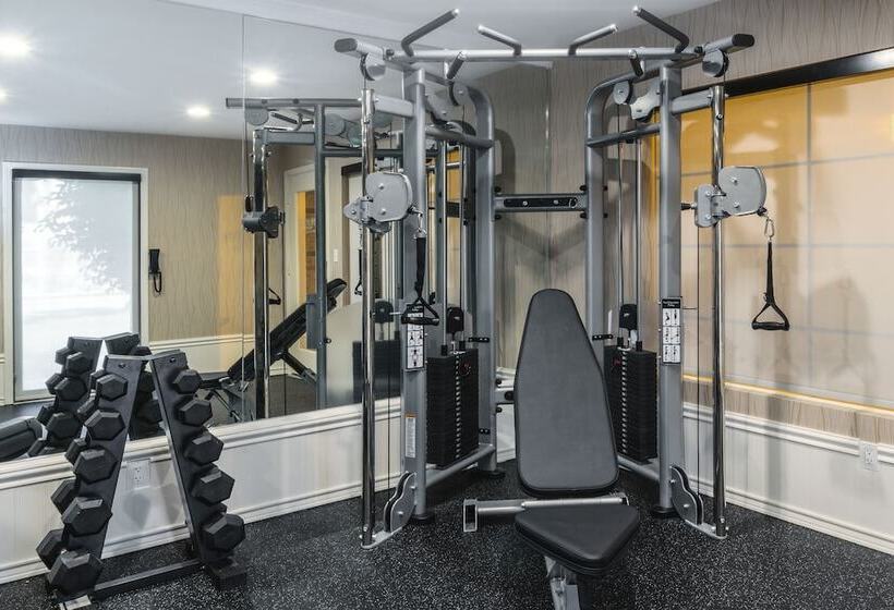 호텔 Best Western Plus Carriage Inn