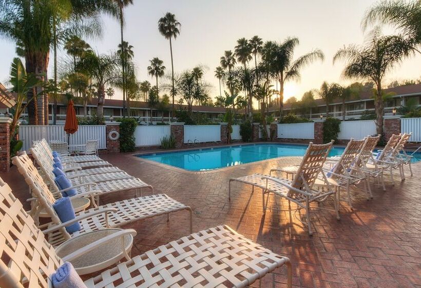 호텔 Best Western Plus Carriage Inn